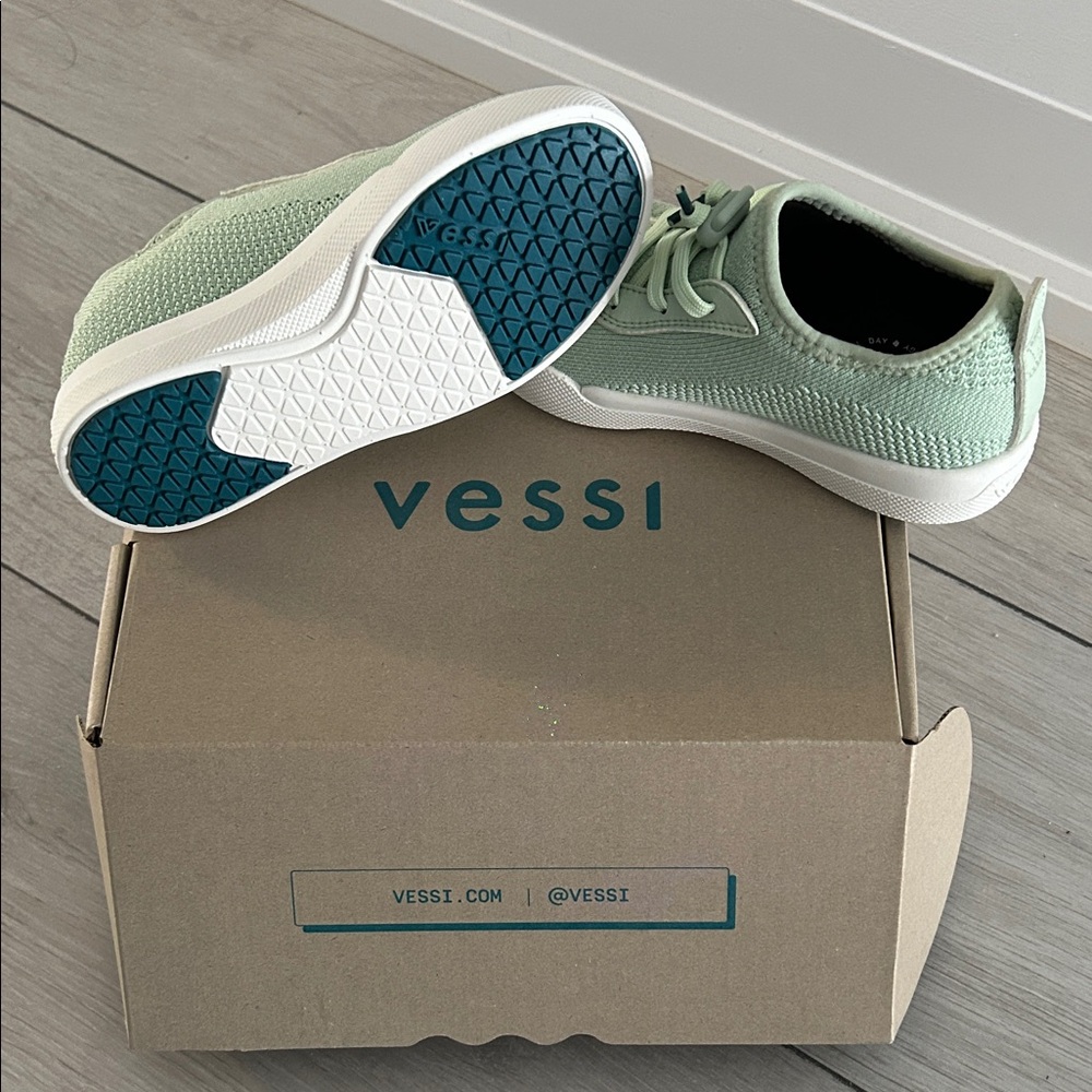 AUTHENTIC VESSI Weekend Palm Green waterproof Sneakers. Size 11C - Picture 4 of 9